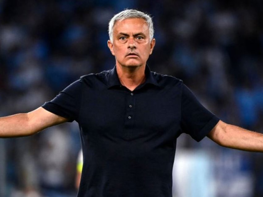 Mourinho justifikohet pas humbjes në derbi: Gjyqtari dhe VAR-i e prishën ndeshjen