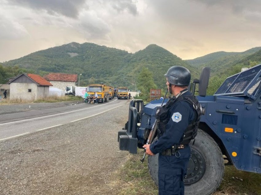 ​Situatë e qetë në veri, rruga mbetet e bllokuar