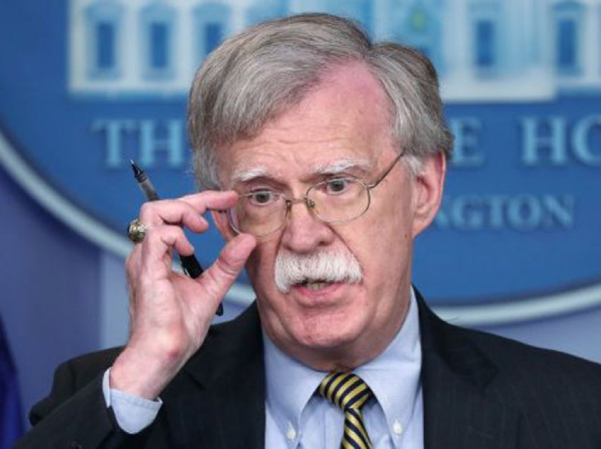 John Bolton paralajmëron: Talebanët mund të marrin kontrollin e 150 armëve bërthamore