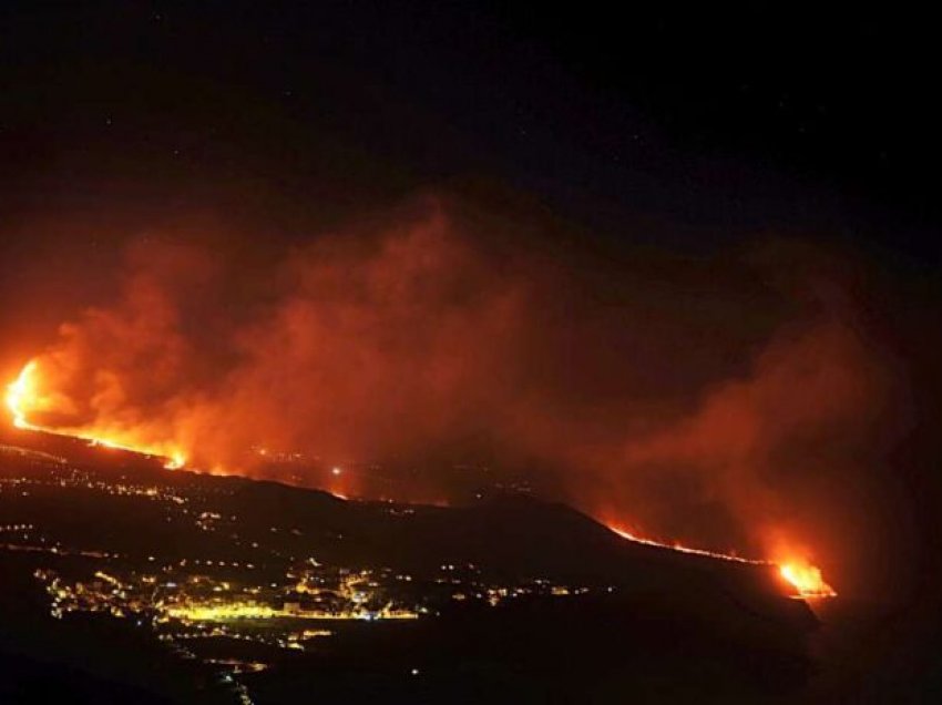 Lava e vullkanit në Spanjë prek oqeanin