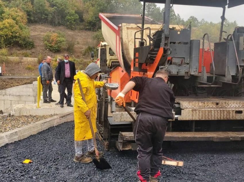 Gashi inspekton punimet në asfaltimin e urës në fshatin Graboc