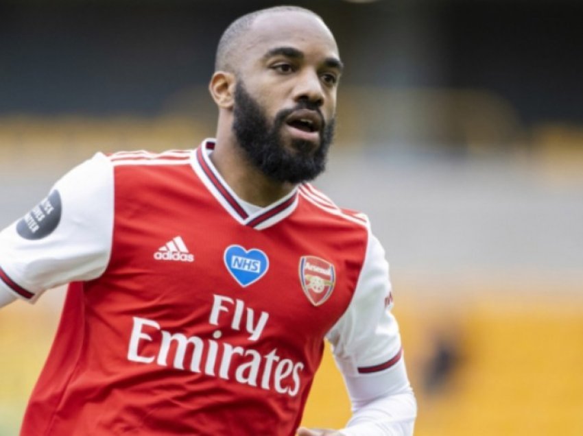 Lacazette i është ofruar skuadrës së Milanit