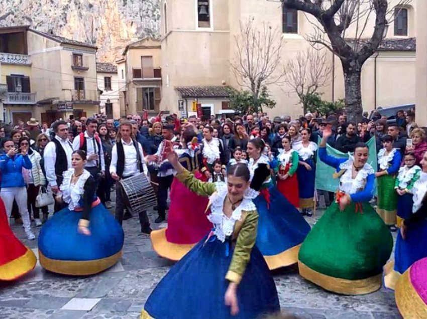 Parada e Ditës së Kolombit në qytetin e Nju Jorkut - Arbëreshët, me Grupin 