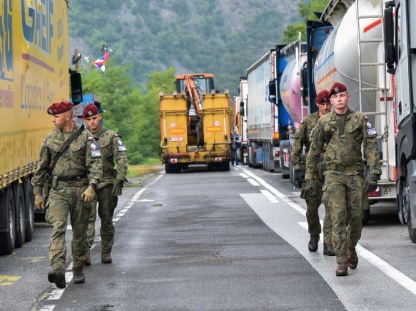 Kosova dhe Serbia mirëpresin KFOR-in në kufij