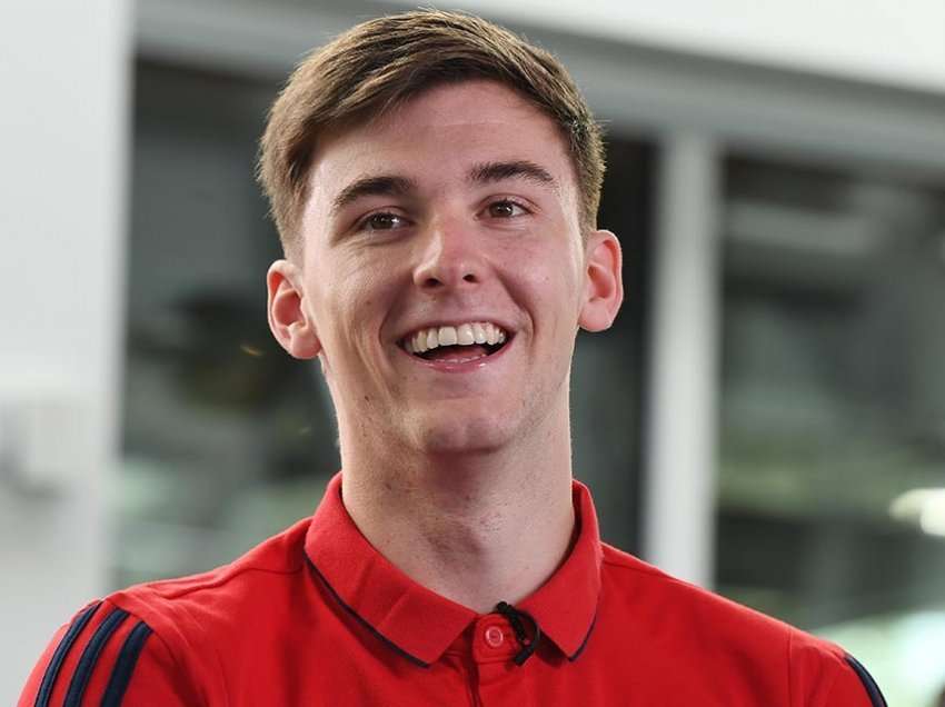 Kieran Tierney qëndron në Arsenal