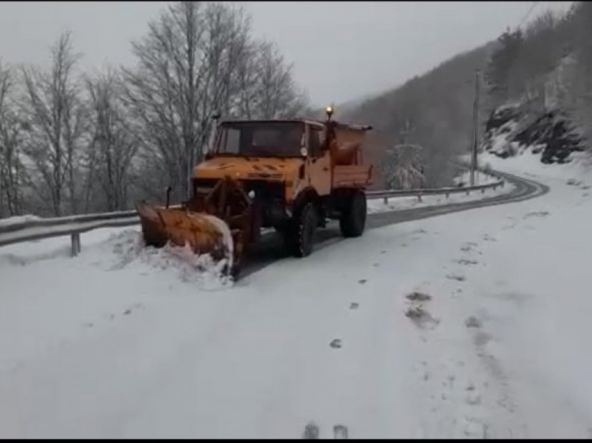 Reshje të dendura dëbore në juglindje të vendit, probleme me qarkullimin e mjeteve