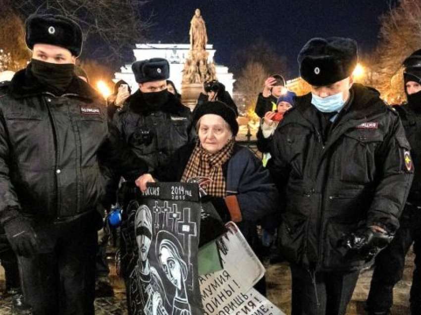 Rusi: Mbi 170 të arrestuar në protestat kundër luftës në Ukrainë