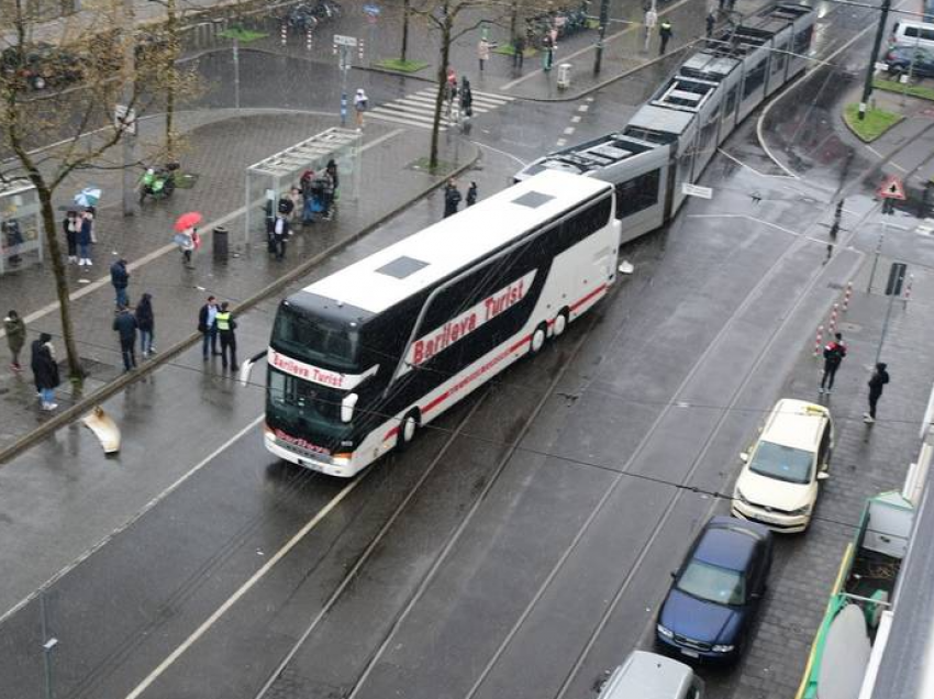 Barileva Turist tregon se si ndodhi aksidenti mes autobusit dhe tramvajit në Gjermani