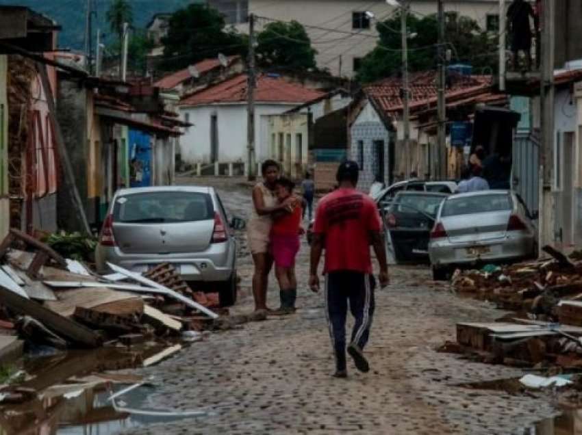 Rrëshqitjet e dheut në Brazil kanë vrarë të paktën 14 persona