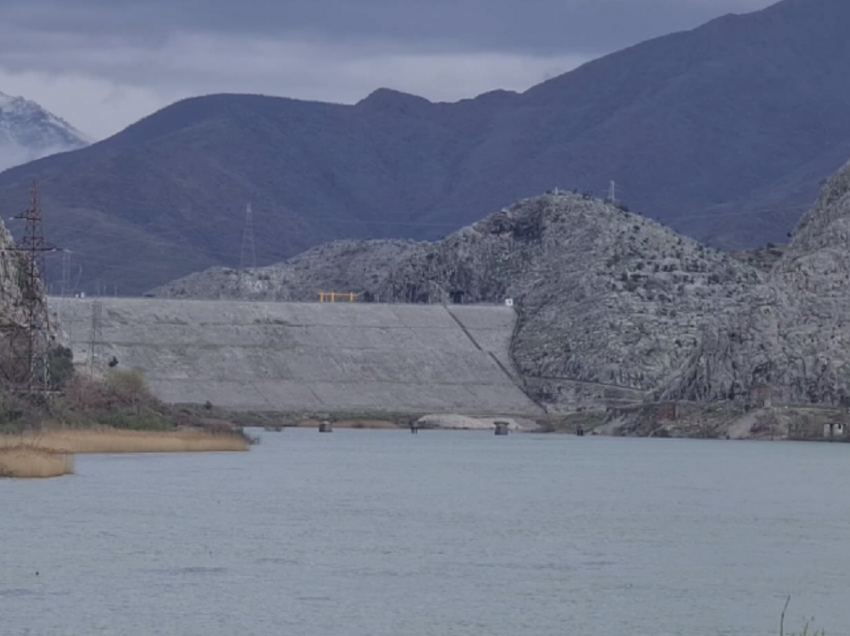 Rritet niveli i ujit në hidrocentrale/ Fierza 4 metra më shumë në 4 ditë, komani dhe vau i dejës pranë pikës maksimale