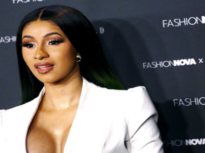 “I urrej këta fansa budallenj”, Cardi B shpërthen pas përplasjes me ndjekësit