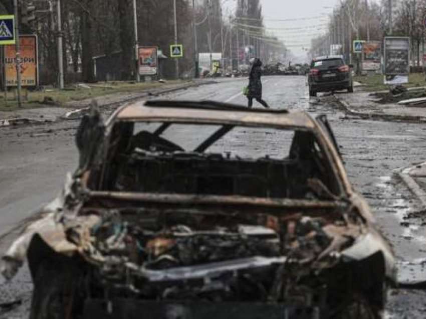 Rusia i mohon krimet në Bucha