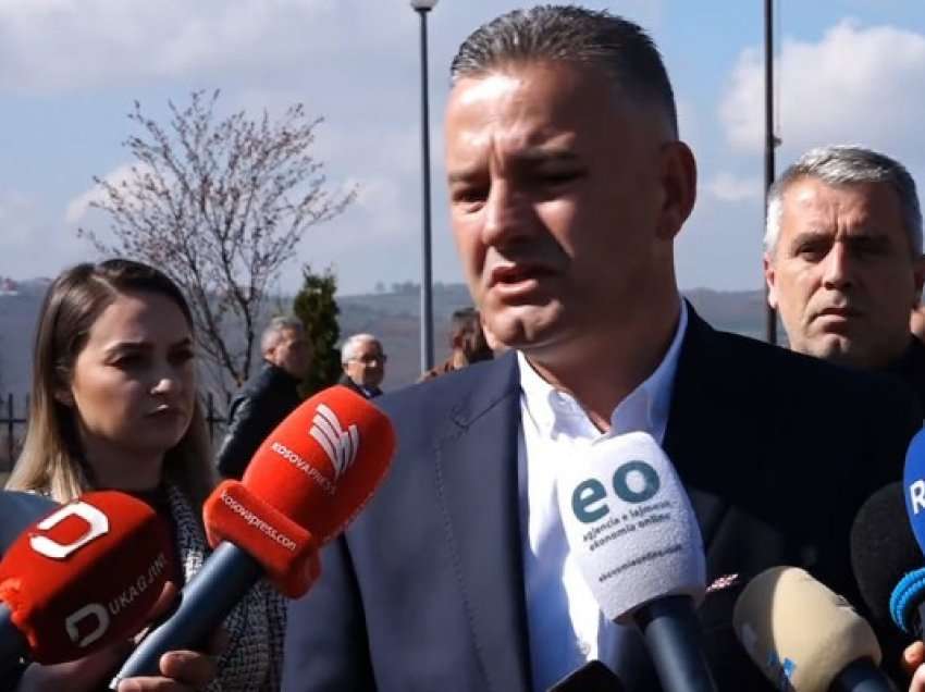 ​Jashari në Rezallë: Gjitha këto varre janë dëshmia e sakrificës dhe vuajtjes së popullit tonë