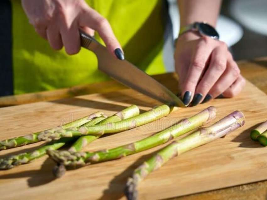 Shtatë përfitime shëndetësore të asparagut