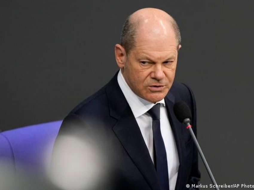 Scholz deklaron furnizime të mëtejshme armësh në Ukrainë