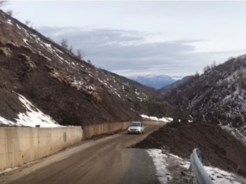 Vijon shembja e dherave në rrugën e Arbrit, rrezikohen mjetet