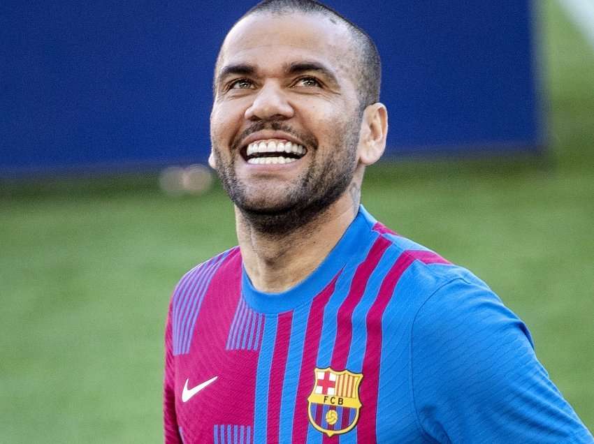 Alves preferon Mbappe para Haaland