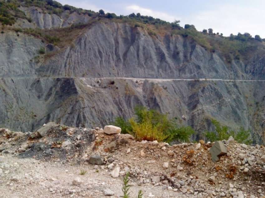 Turisti polak bie në greminë, pëson disa fraktura! Prej dy orësh i bllokuar, pritet ndërhyrja e forcave të specializuara