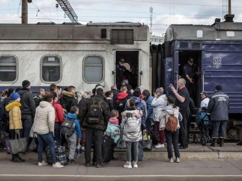 Shumë të vdekur dhe të plagosur pas sulmit me raketa në stacionin e trenit Kramatorsk