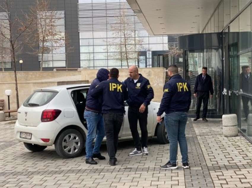 ​Mbërrijnë në gjykatë policët e arrestuar në Vërmicë