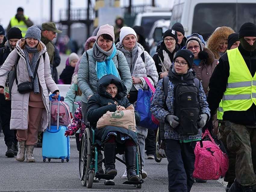 Më shumë se 10 miliardë euro të mbledhura për njerëzit që ikin nga pushtimi rus 