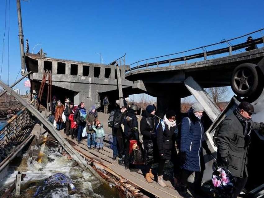 Ukraina hap nëntë korridore humanitare