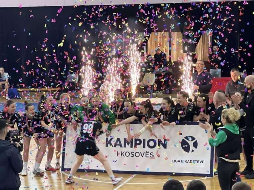 Kadetet e Ferizajt festojnë titullin e kampionit!