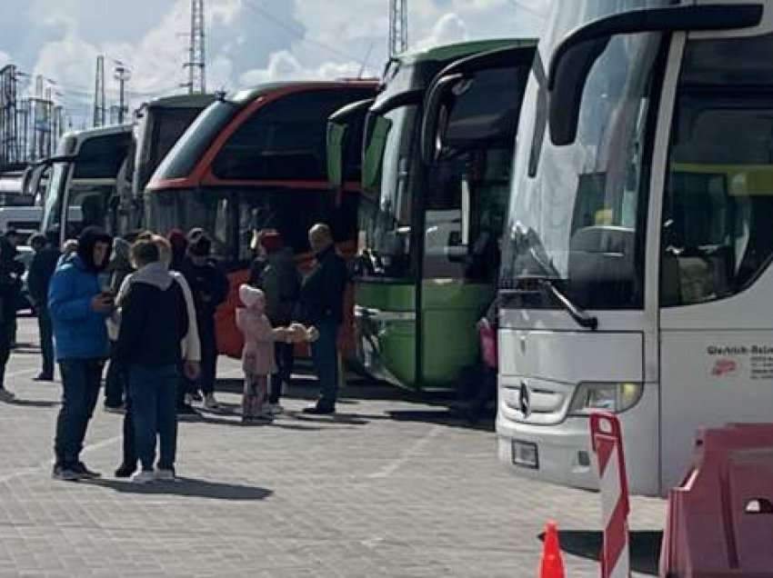 Familjet po ndahen nga frika e asaj që do të vijë