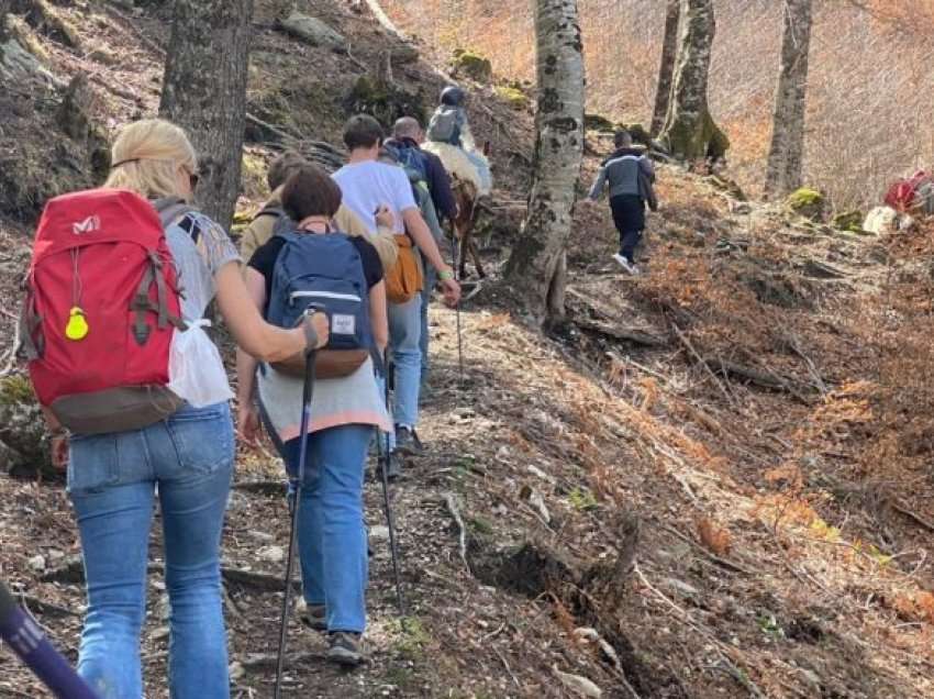 Mali i Tomorit në Shqipëri, destinacioni i turistëve belgë në këto ditë prilli