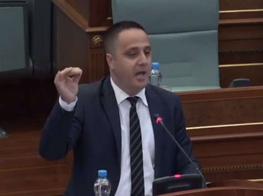 Selmanaj: Ministri që merret me administratë publike, po tenton ta rregullojë statusin e agjencive, kjo është praktikë e mbrapsht