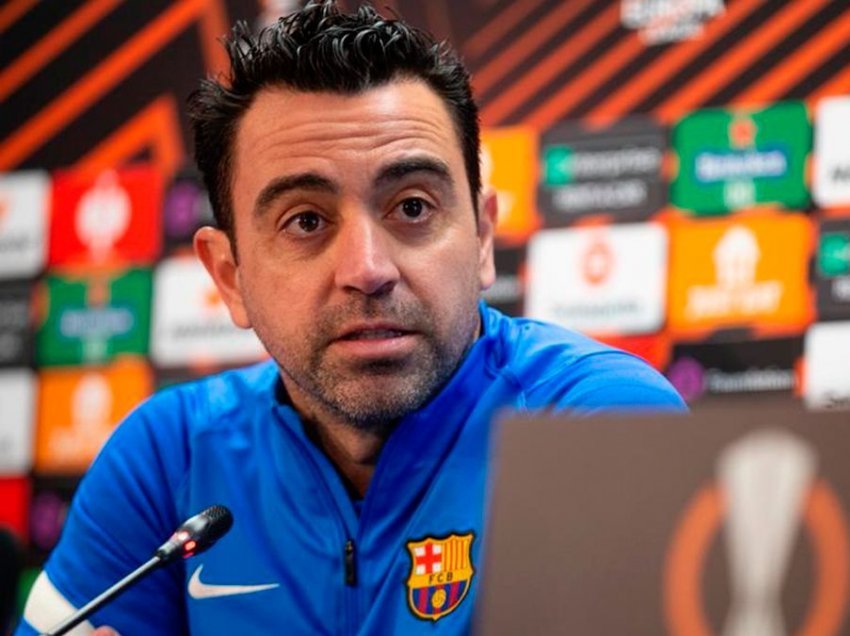 Xavi konfirmon interesimin për Lewandowskin