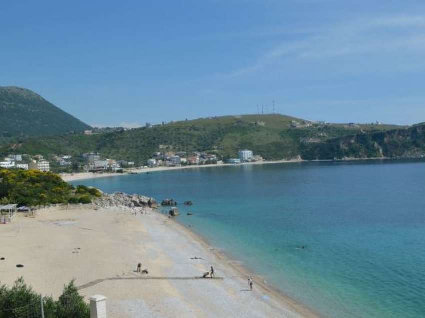 Sulmohet shtëpia në Sarandë dhe lokali në Himarë, denoncojnë 2 gra: Na thyen xhamat