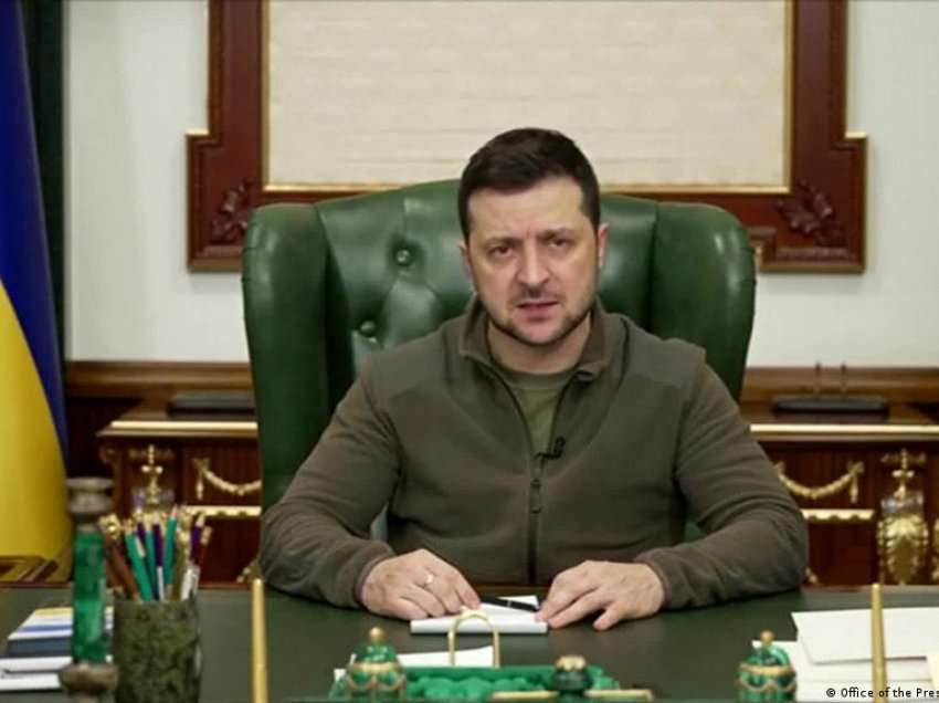 Këshilltari i Zelensky:Transferimi i armëve nga vendet evropiane në Ukrainë po merr “shumë kohë”