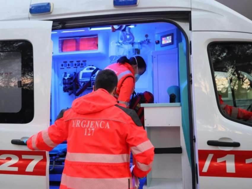 11-vjeçari bie me kokë nga lartësia, dërgohet me urgjencë në spital