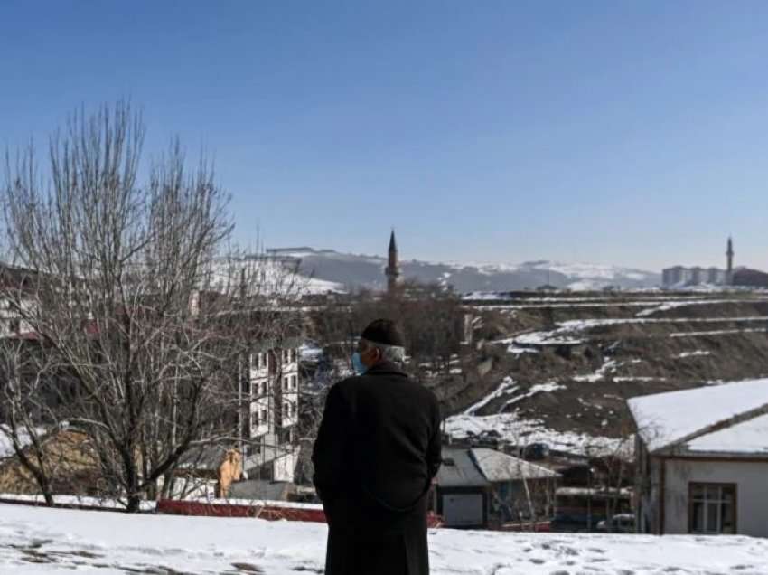 Të braktisur dhe në vështirësi ekonomike, mijëra kurdë në Turqi emigrojnë në SHBA 