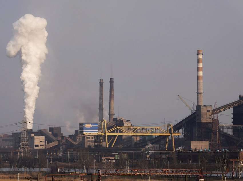 1000 civilë të fshehur në strehimore nën fabrikën e çelikut në Mariupol 