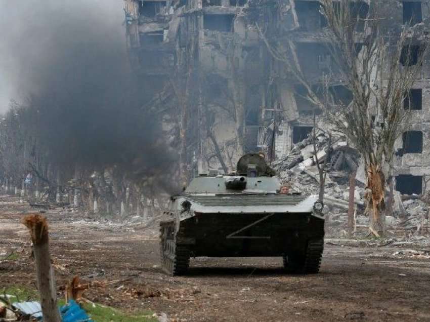 Rusia u bën thirrje trupave ukrainase në Mariupol që të “ulin armët”