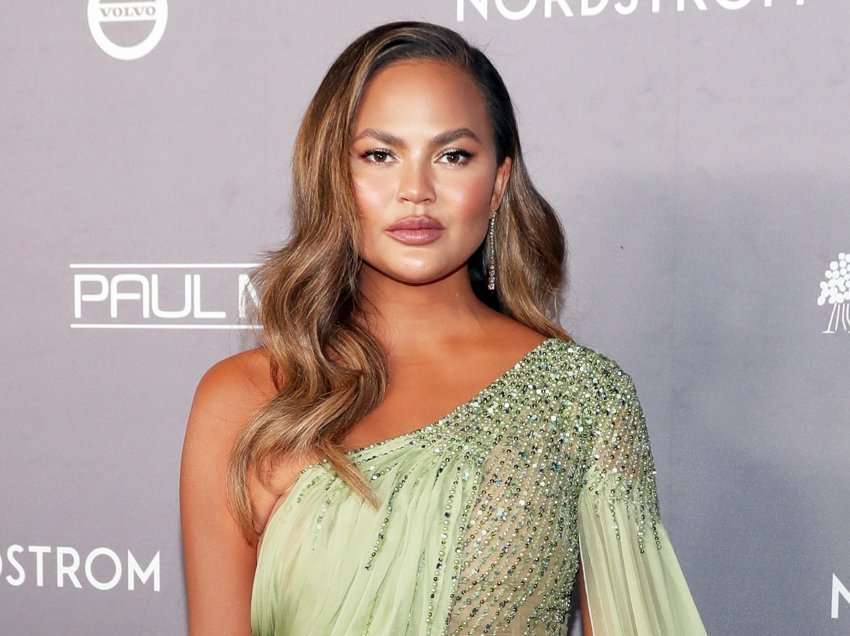 Chrissy Teigen i tregon të gjitha, modelja shfaqet nudo në postimin e fundit