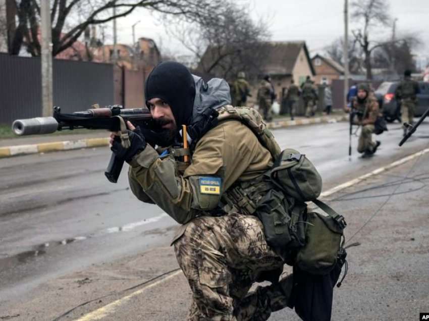 Ushtarët ukrainas në Donjetsk, të gatshëm për t’u përballur me ofensivën e Rusisë