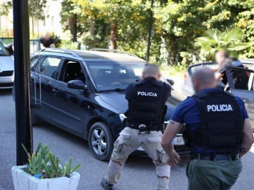 Qëlloi me armë policinë në një operacion për arrestimin e tij, kush është Elis Suçi bashkëpunëtori në grabitjen në Kamëz