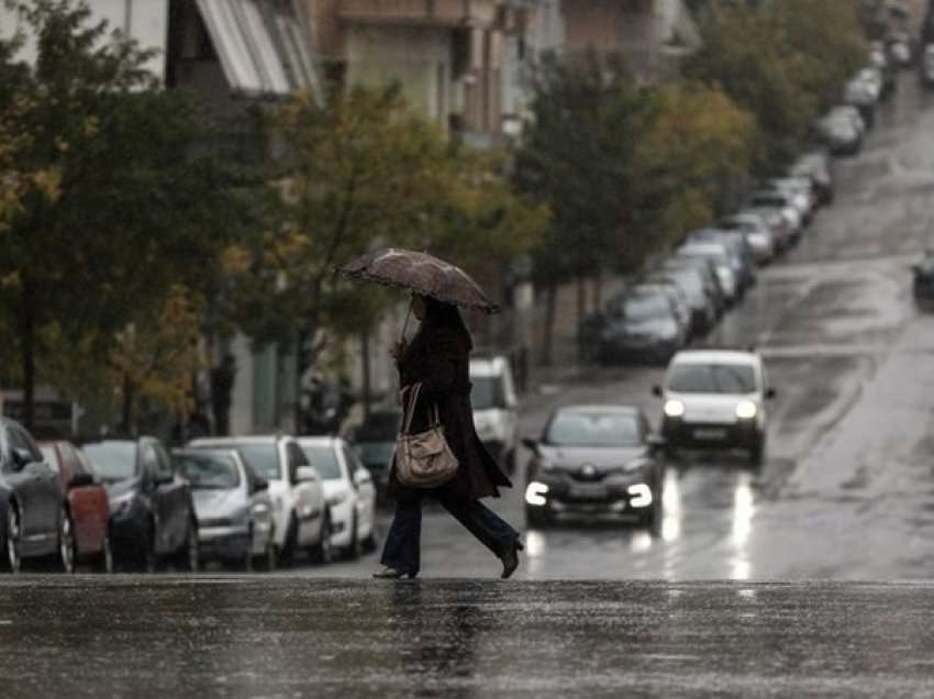 Vranësira të shumta e rrebeshe shiu, si parashikohet të jetë moti sot