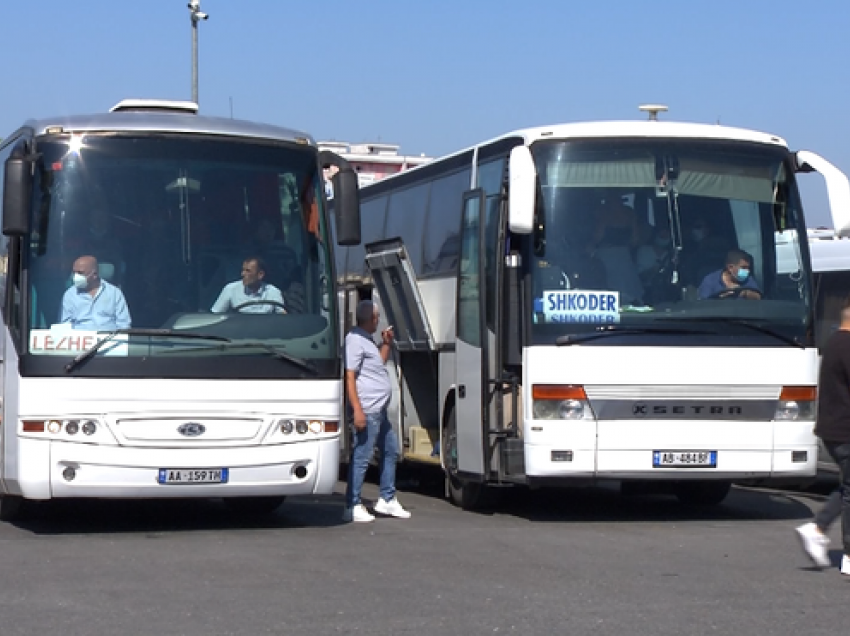 Rritja e çmimit të biletave të transportit, mësuesit në Librazhd dalin në protestë