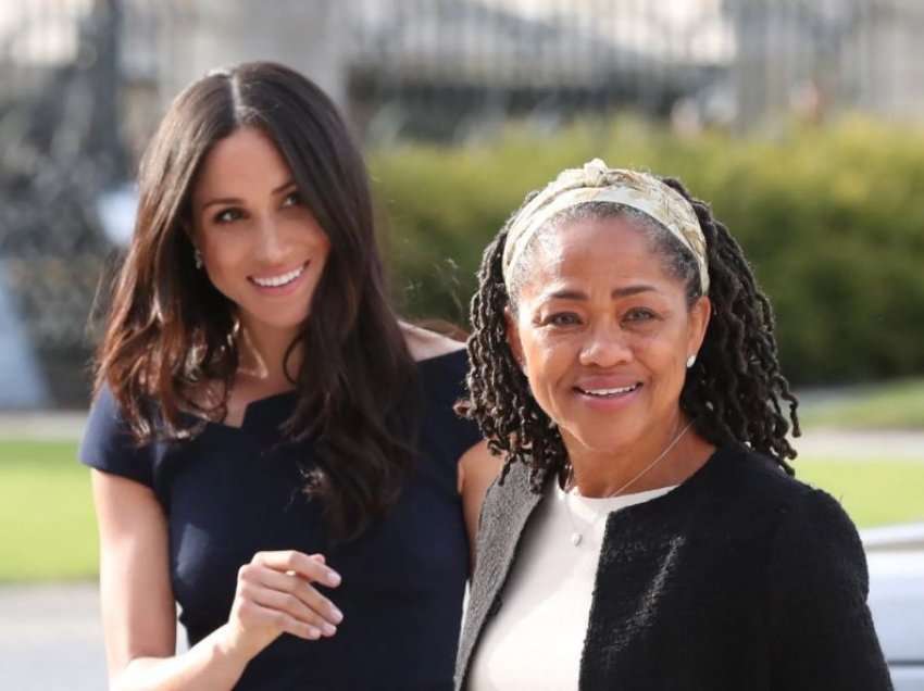 “Halë në sy” nga të gjithë, ja çfarë këshille mori Meghan Markle nga mamaja e saj kur u bë pjesë e pallatit mbretëror