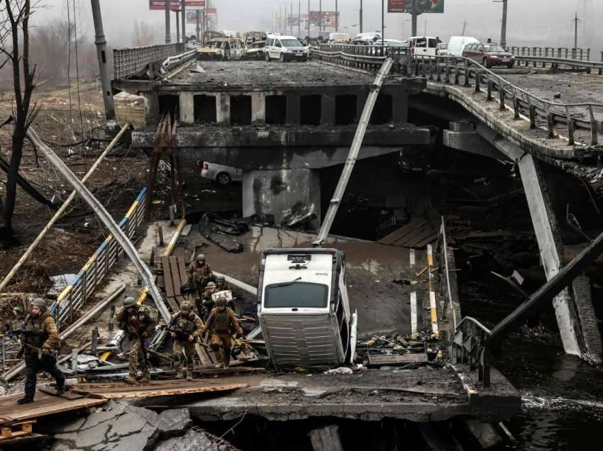 Ukraina zgjat deri më 25 maj regjimin e gjendjes ushtarake