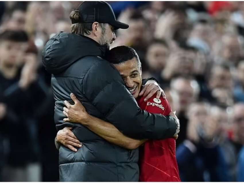 Klopp i kundërpërgjigjet atij që kritikoi Thiago Alcantaran