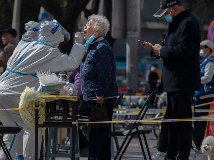 Shangai regjistron edhe 12 vdekje tjera me COVID-19