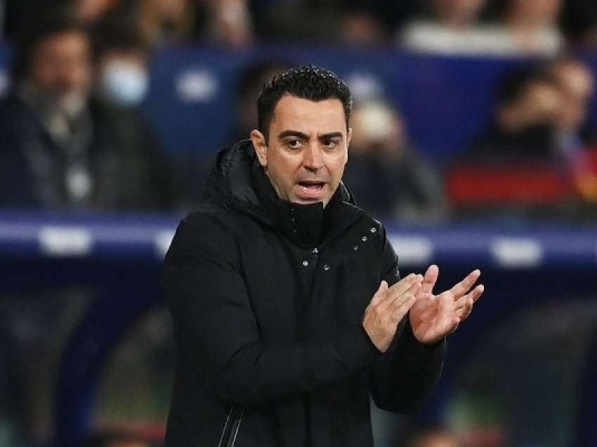 Xavi thotë se Barça nuk duhet të shndërrohet në Manchester United