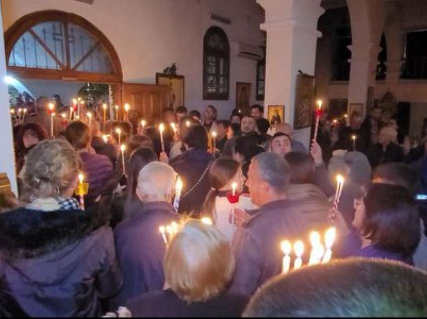 “Krishti u ngjall”, pas 2 vitesh pandemi besimtarët ortodoksë festojnë Pashkët