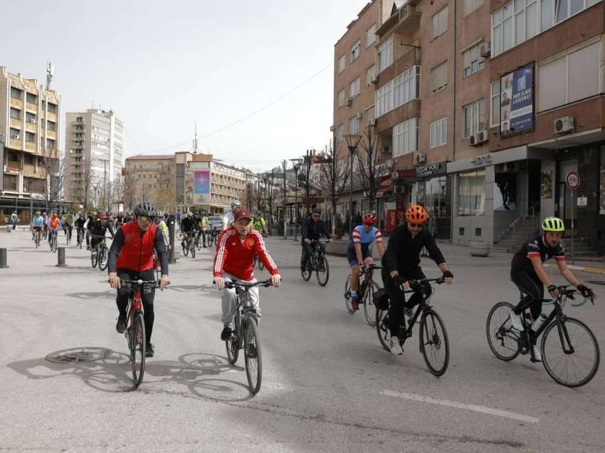 Përparim Rama dhe ekipi i tij shëtisin me biçikleta në kryeqytet