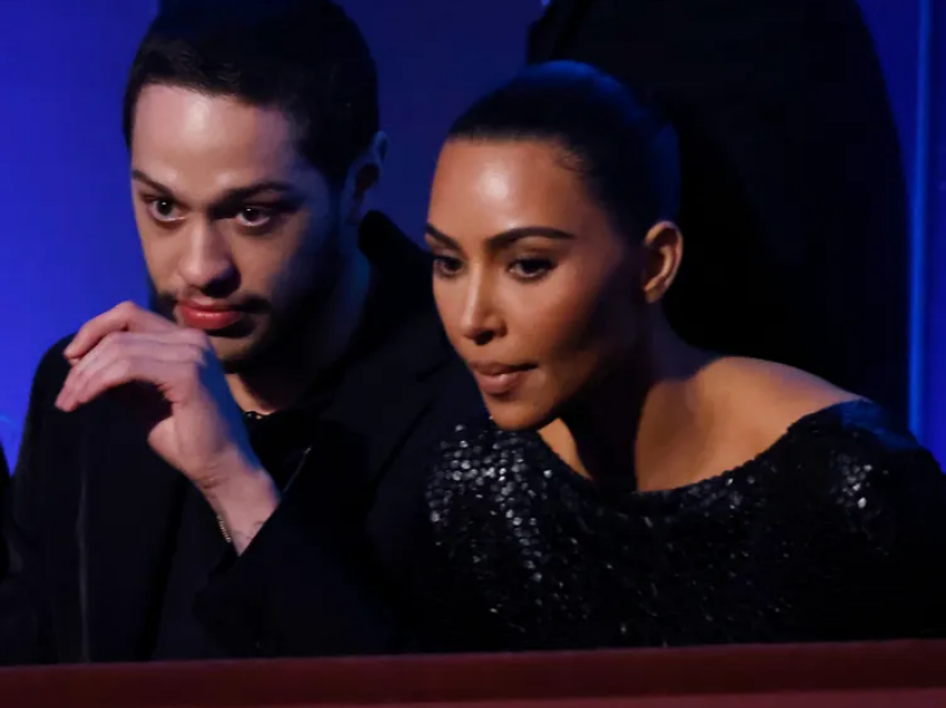 Kim Kardashian shoqëron për herë të parë Pete Davidson në një event të veçantë